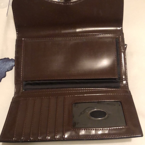 Brown Patented Leather Look Full Sized Guess Checkbook Wallet - Picture 4 of 4